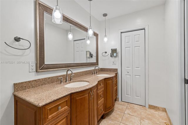 7521 SW 175th St, Palmetto Bay, FL 33157