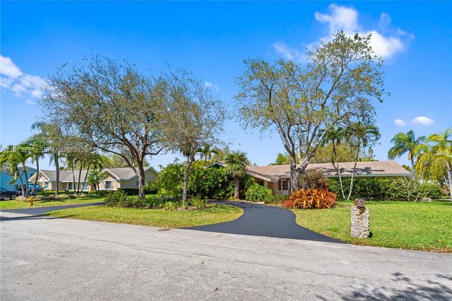 7521 SW 175th St, Palmetto Bay, FL 33157