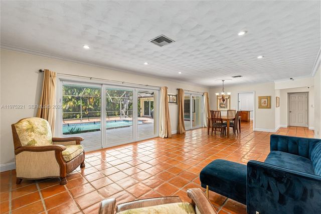 7521 SW 175th St, Palmetto Bay, FL 33157