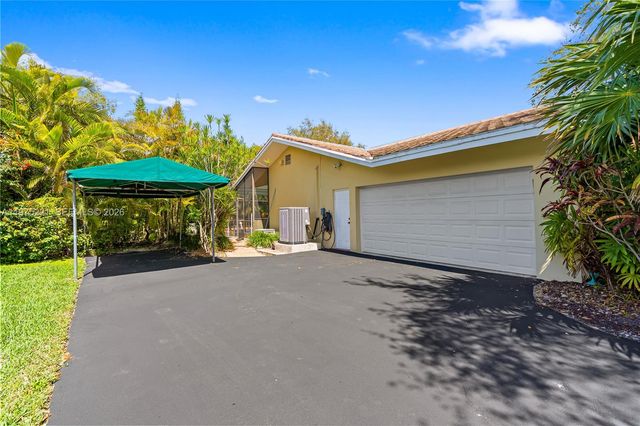 7521 SW 175th St, Palmetto Bay, FL 33157