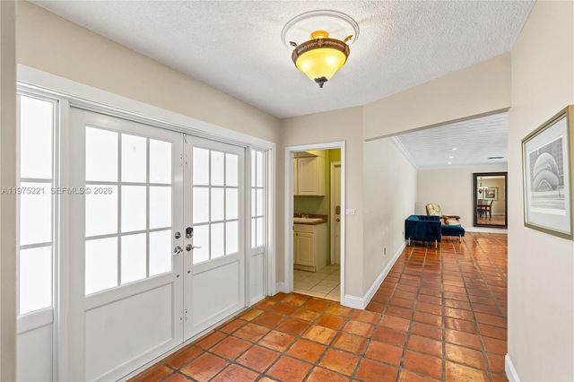 7521 SW 175th St, Palmetto Bay, FL 33157