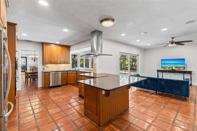 7521 SW 175th St, Palmetto Bay, FL 33157