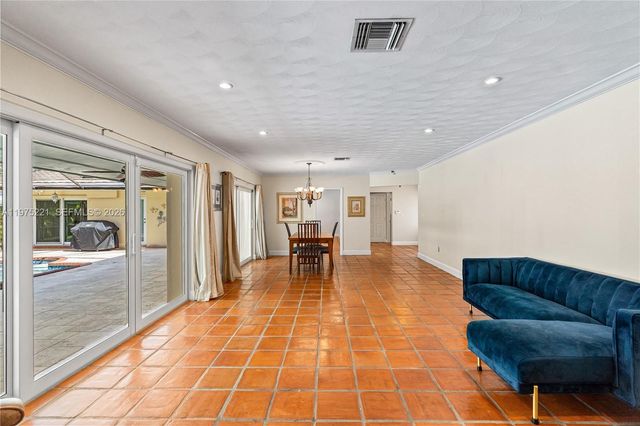 7521 SW 175th St, Palmetto Bay, FL 33157