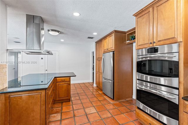 7521 SW 175th St, Palmetto Bay, FL 33157