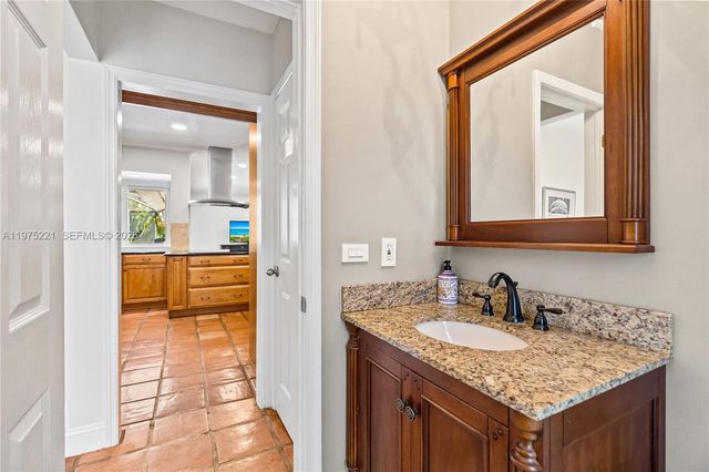 7521 SW 175th St, Palmetto Bay, FL 33157