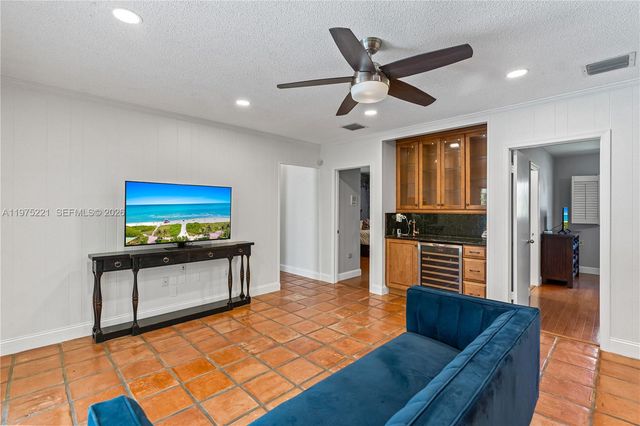 7521 SW 175th St, Palmetto Bay, FL 33157