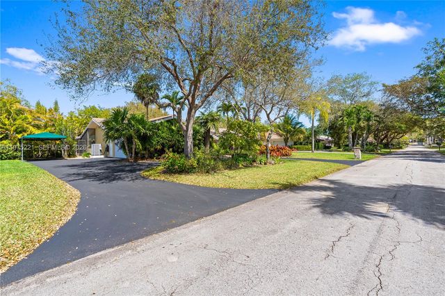 7521 SW 175th St, Palmetto Bay, FL 33157