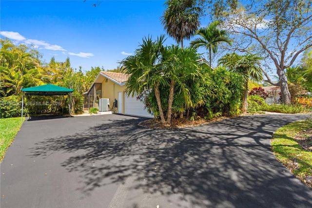 7521 SW 175th St, Palmetto Bay, FL 33157