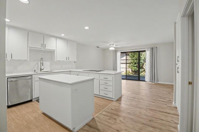 2021 Promontory Point Ln, Gold River, CA 95670