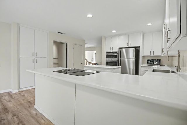 2021 Promontory Point Ln, Gold River, CA 95670