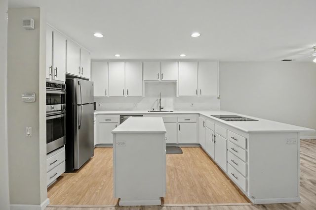 2021 Promontory Point Ln, Gold River, CA 95670