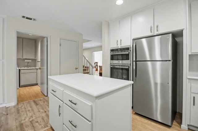 2021 Promontory Point Ln, Gold River, CA 95670