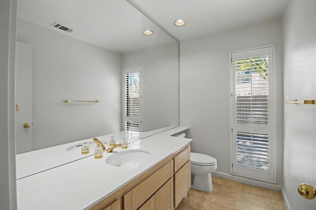 2021 Promontory Point Ln, Gold River, CA 95670