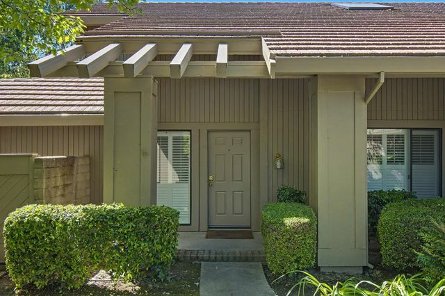 2021 Promontory Point Ln, Gold River, CA 95670