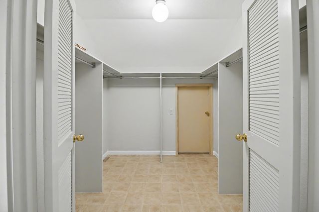 2021 Promontory Point Ln, Gold River, CA 95670