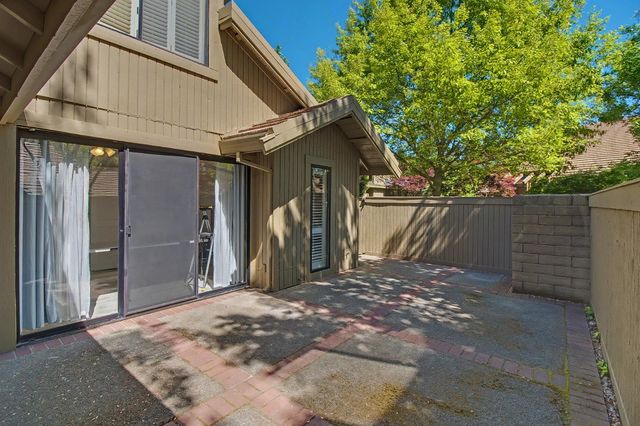 2021 Promontory Point Ln, Gold River, CA 95670