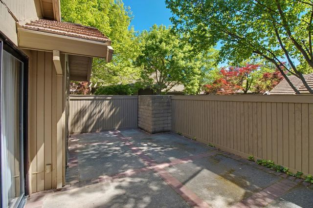 2021 Promontory Point Ln, Gold River, CA 95670