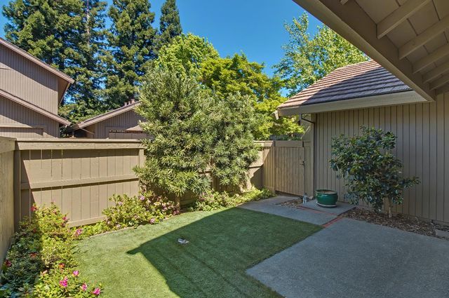 2021 Promontory Point Ln, Gold River, CA 95670