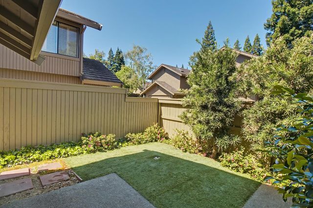 2021 Promontory Point Ln, Gold River, CA 95670