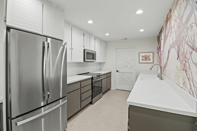 2021 Promontory Point Ln, Gold River, CA 95670