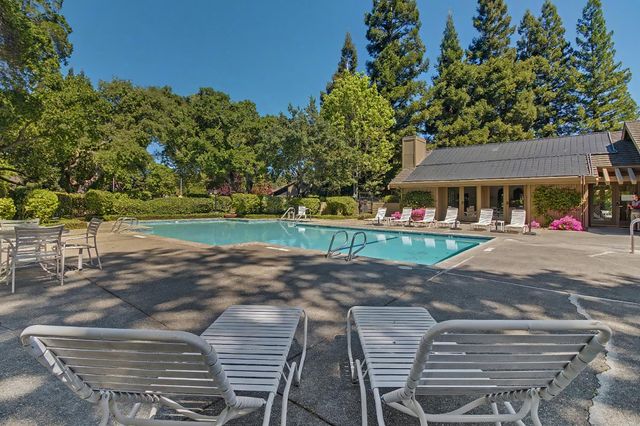 2021 Promontory Point Ln, Gold River, CA 95670