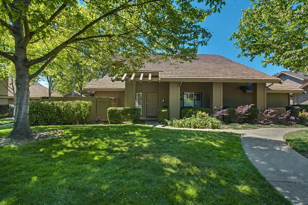 2021 Promontory Point Ln, Gold River, CA 95670