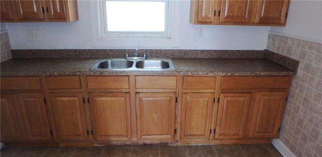 2304 E 75th Street, Kansas City, MO 64132