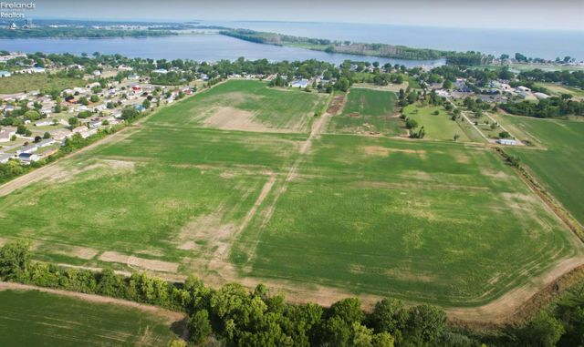 E 7522 Harbor Road, Marblehead, OH 43440