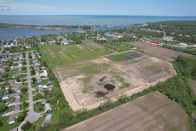 E 7522 Harbor Road, Marblehead, OH 43440