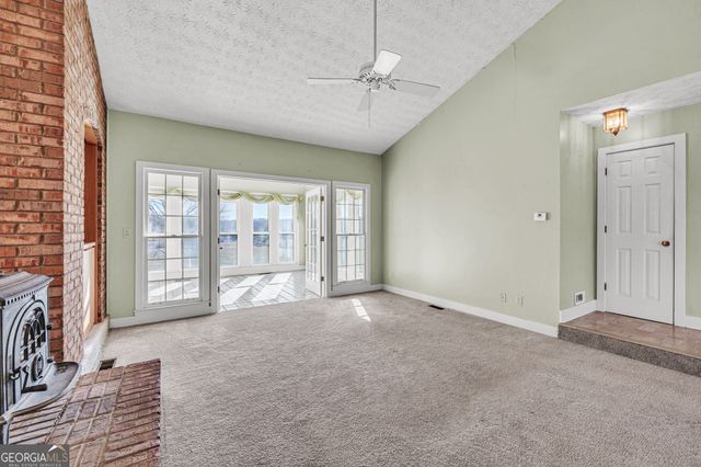 285 Old Farm Road, Fayetteville, GA 30215