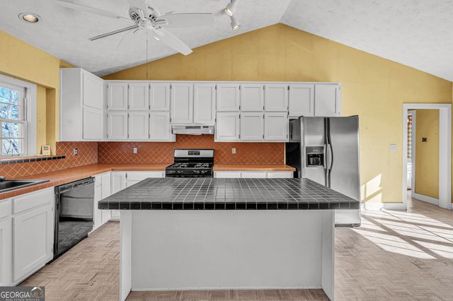 285 Old Farm Road, Fayetteville, GA 30215