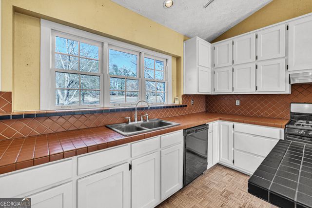 285 Old Farm Road, Fayetteville, GA 30215