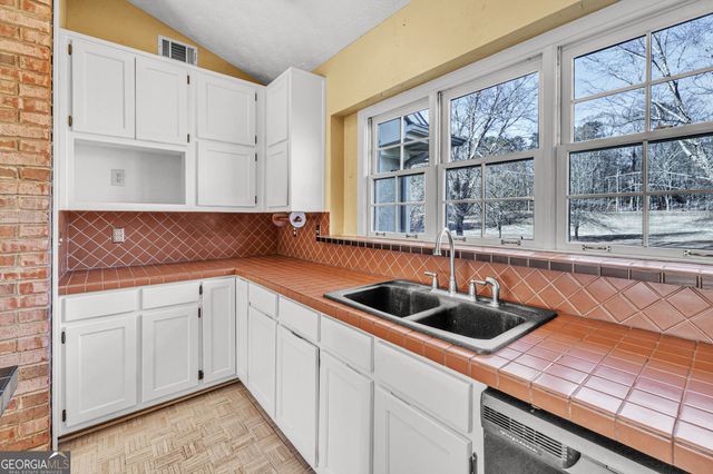 285 Old Farm Road, Fayetteville, GA 30215