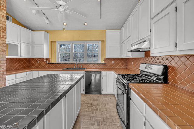 285 Old Farm Road, Fayetteville, GA 30215