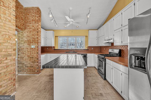 285 Old Farm Road, Fayetteville, GA 30215