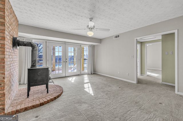 285 Old Farm Road, Fayetteville, GA 30215