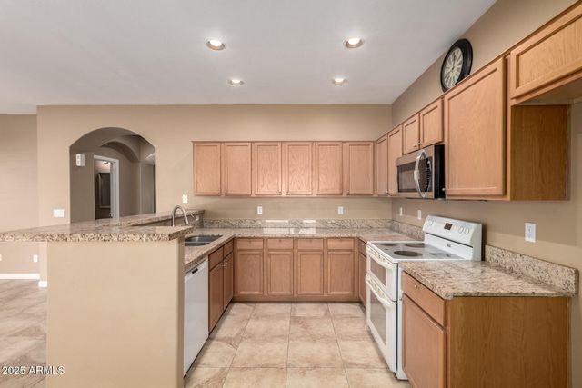 560 E RAINBOW Drive, Chandler, AZ 85249