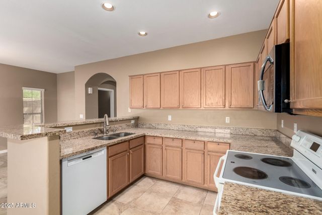 560 E RAINBOW Drive, Chandler, AZ 85249