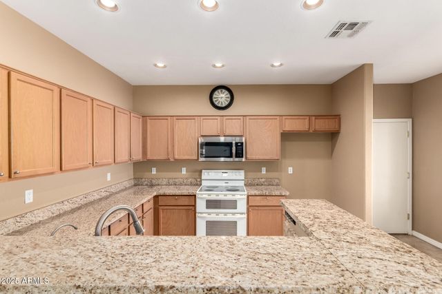 560 E RAINBOW Drive, Chandler, AZ 85249