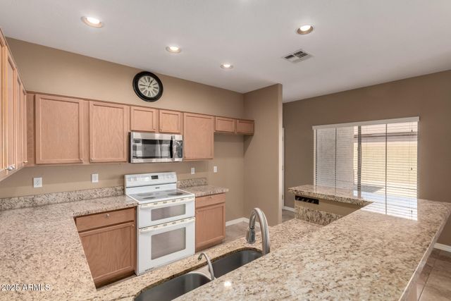 560 E RAINBOW Drive, Chandler, AZ 85249