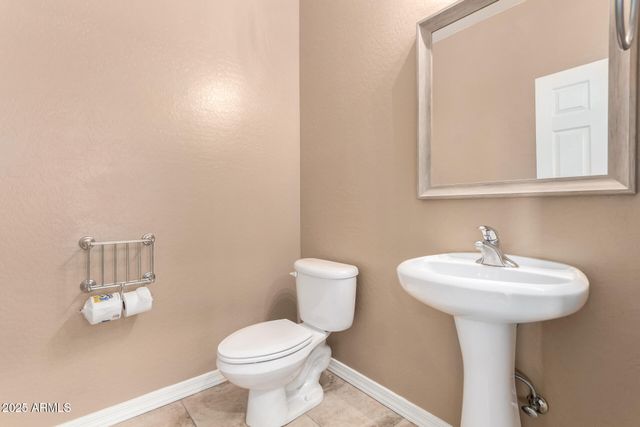 560 E RAINBOW Drive, Chandler, AZ 85249