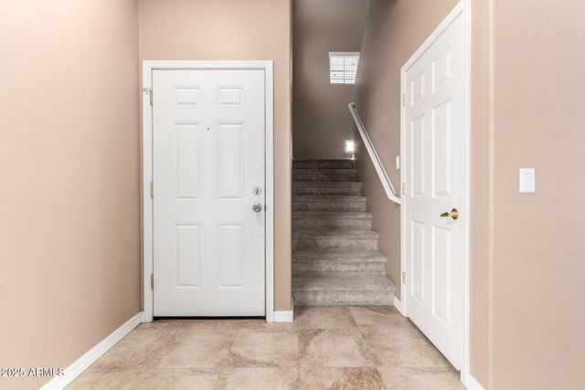 560 E RAINBOW Drive, Chandler, AZ 85249