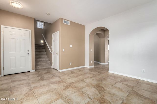560 E RAINBOW Drive, Chandler, AZ 85249