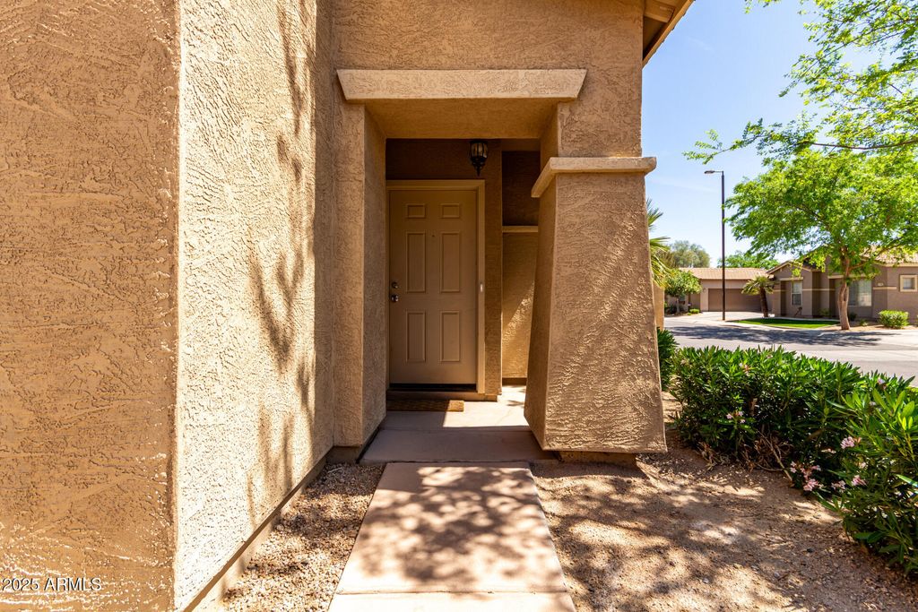 560 E RAINBOW Drive, Chandler, AZ 85249 — photo 4