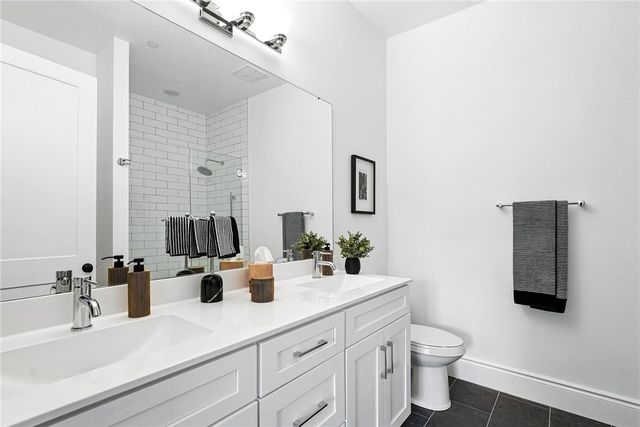 1 1st Street 305, Oakmont, PA 15139