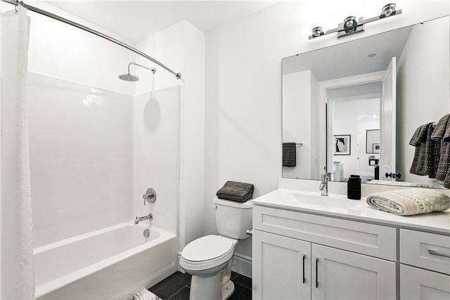 1 1st Street 305, Oakmont, PA 15139