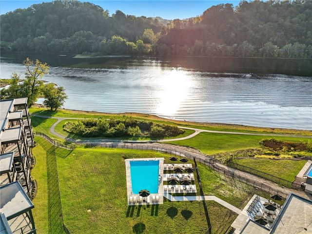1 1st Street 305, Oakmont, PA 15139