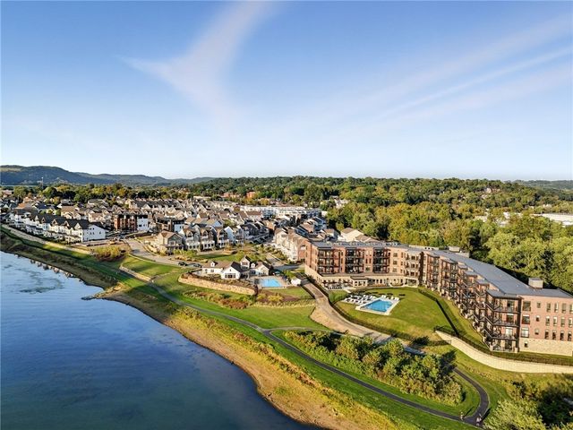 1 1st Street 305, Oakmont, PA 15139