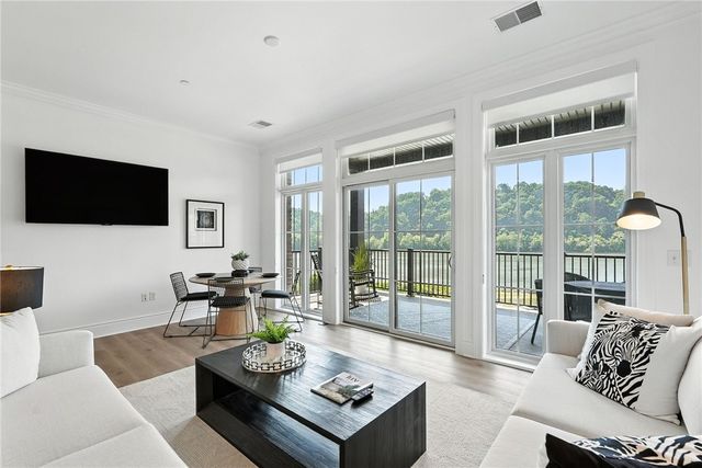 1 1st Street 305, Oakmont, PA 15139