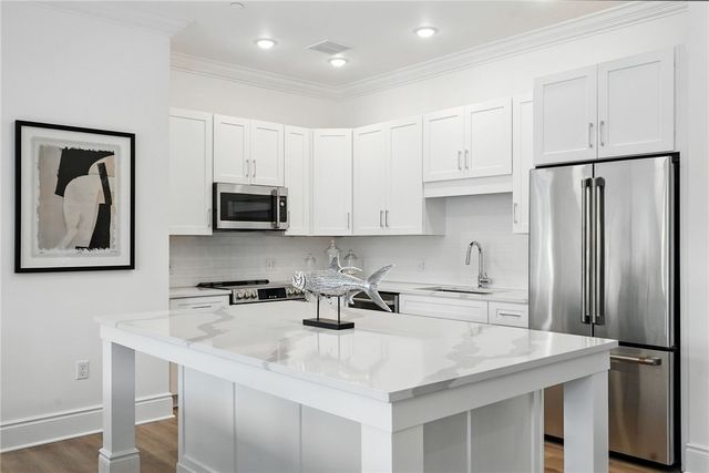 1 1st Street 305, Oakmont, PA 15139